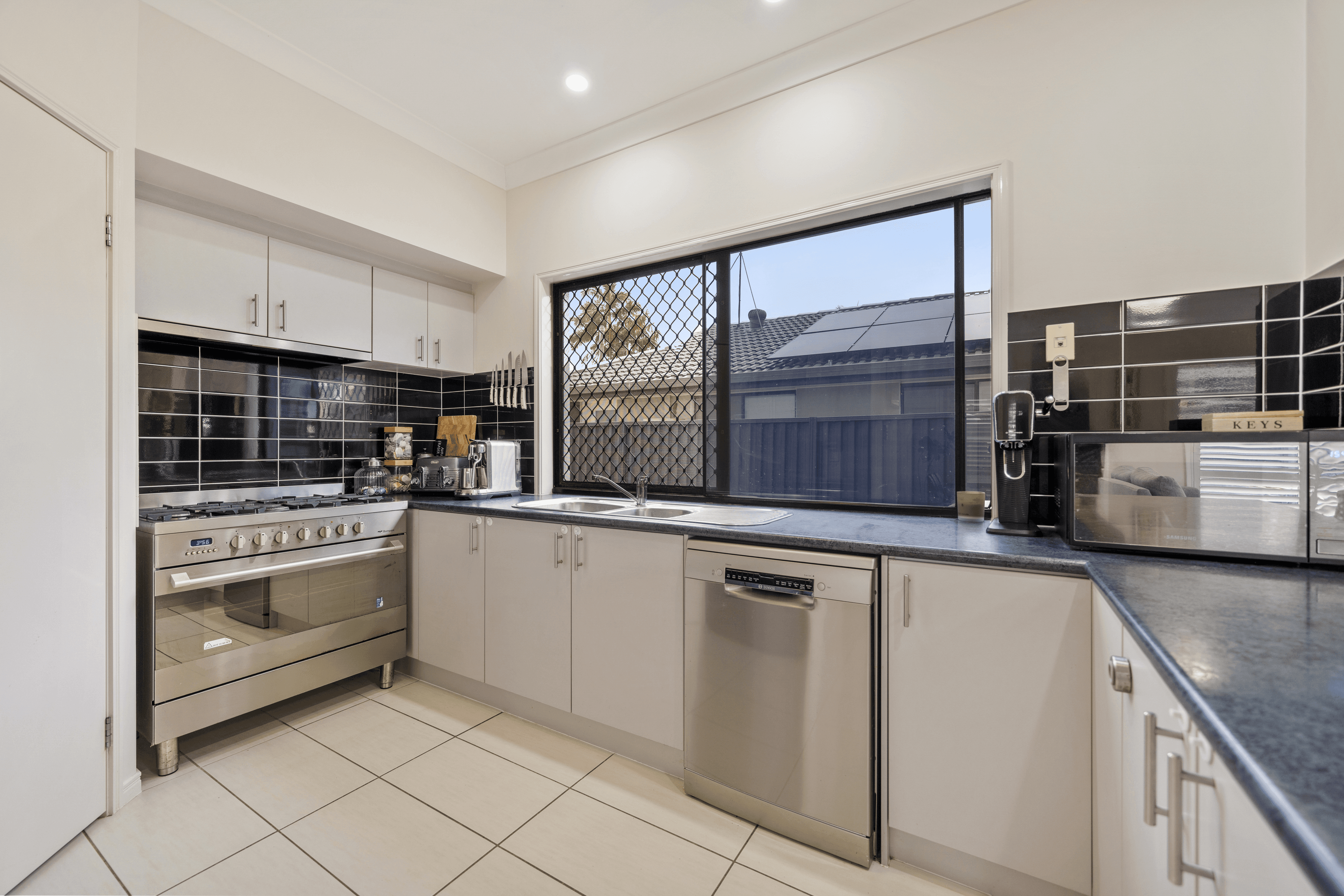 2 Magnolia Avenue, HOLLYWELL, QLD 4216