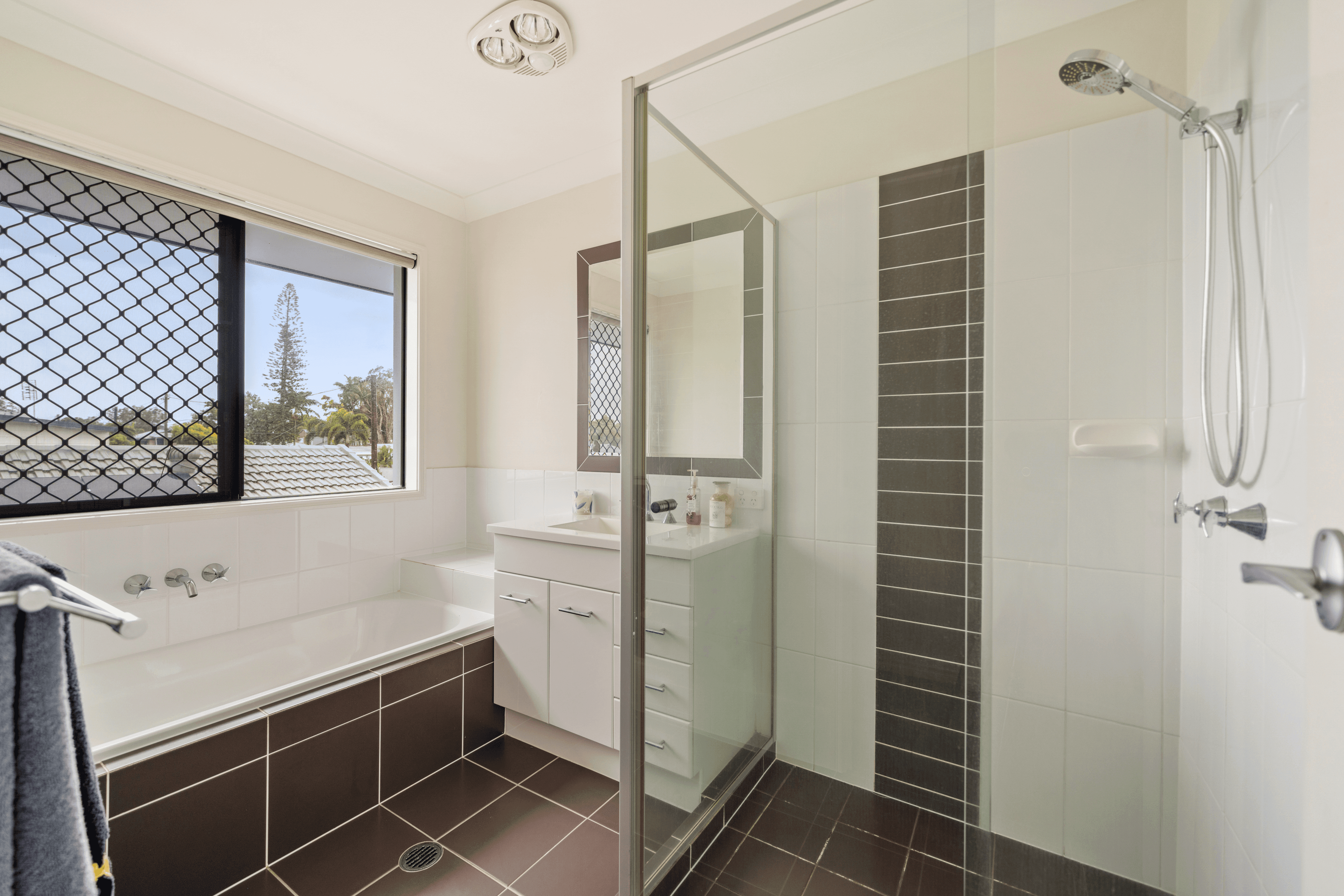 2 Magnolia Avenue, HOLLYWELL, QLD 4216