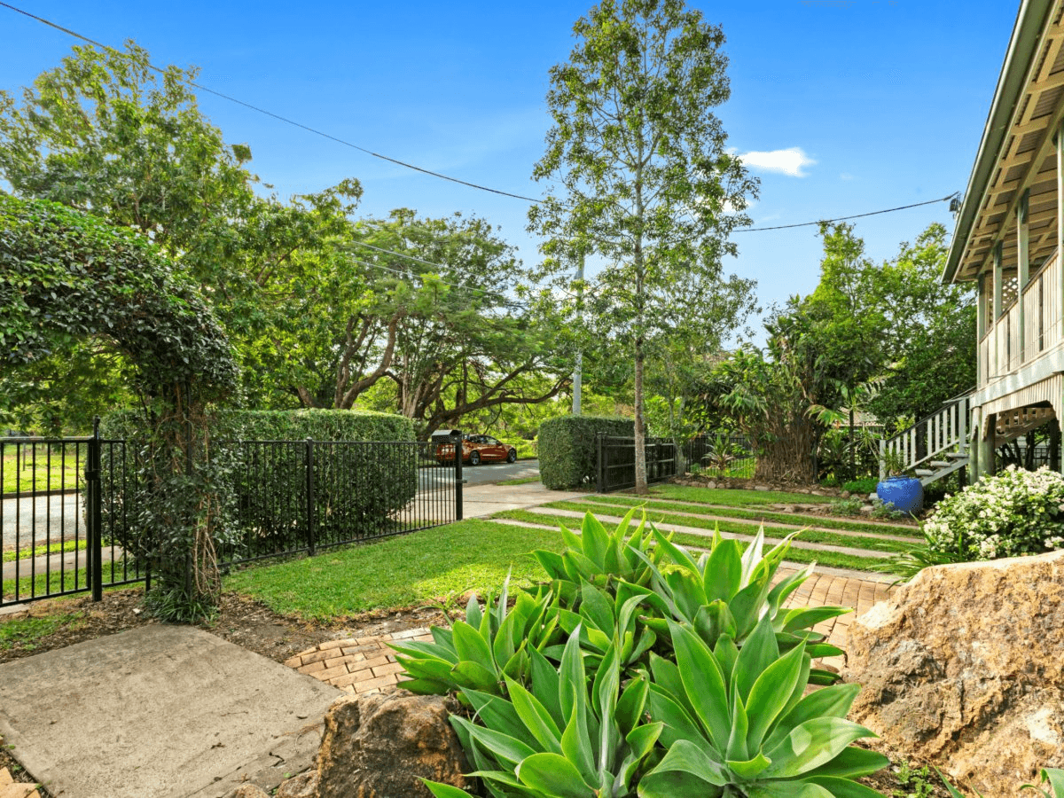 19 Glenwood Street, CHELMER, QLD 4068