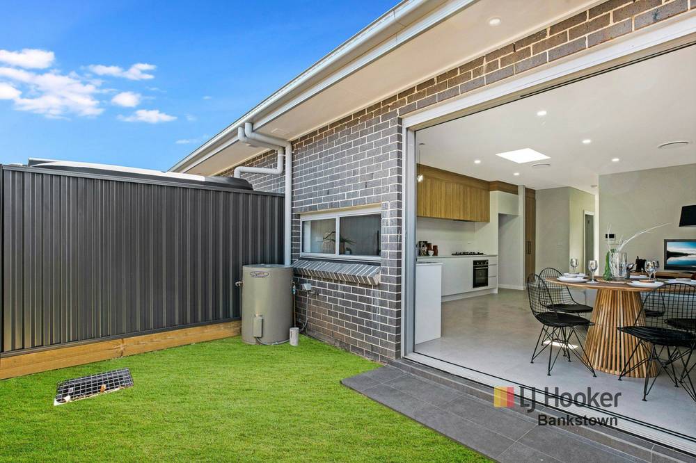 3/6 Kalimna Street, MOOREBANK, NSW 2170