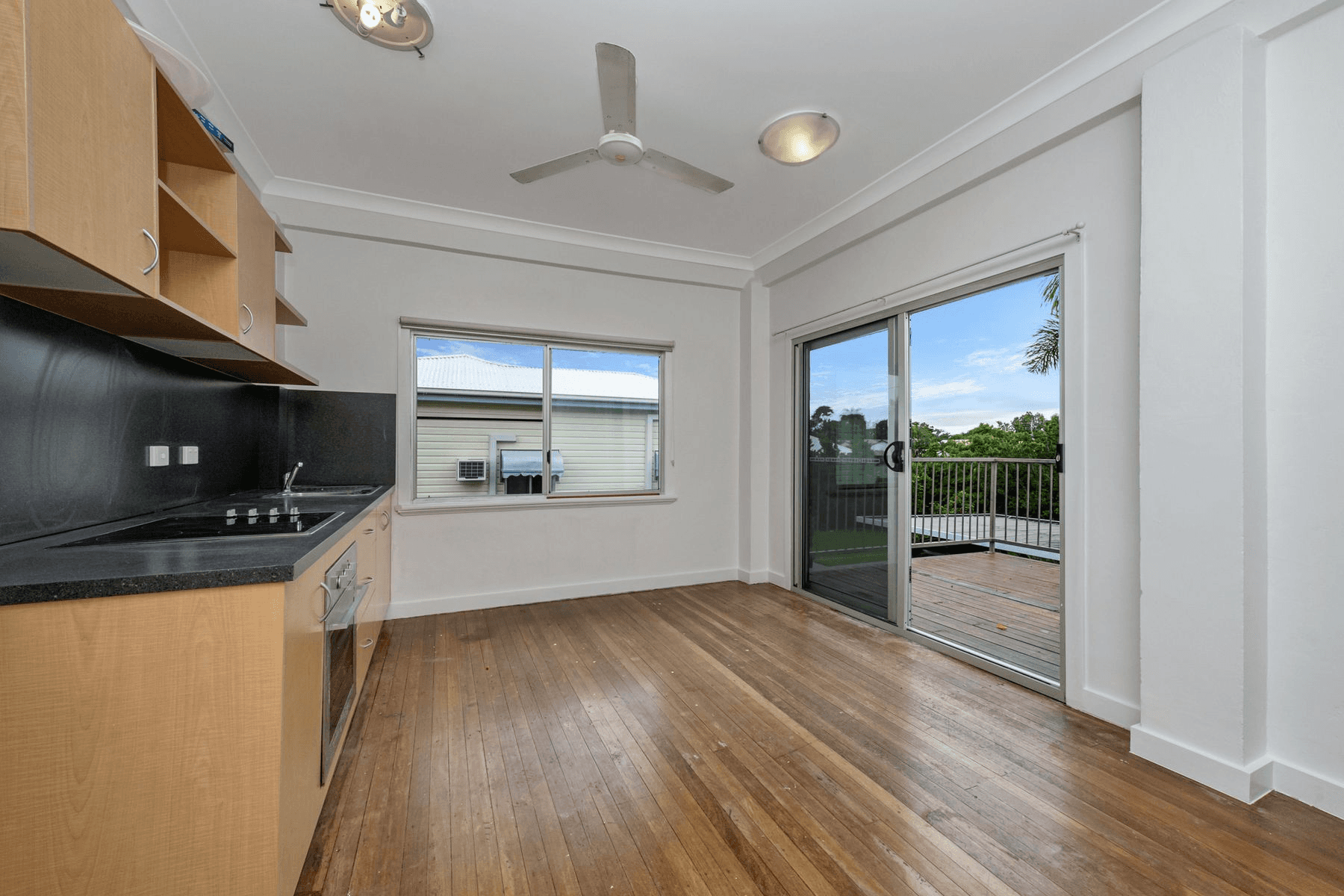 2/136 Queens Road, HERMIT PARK, QLD 4812