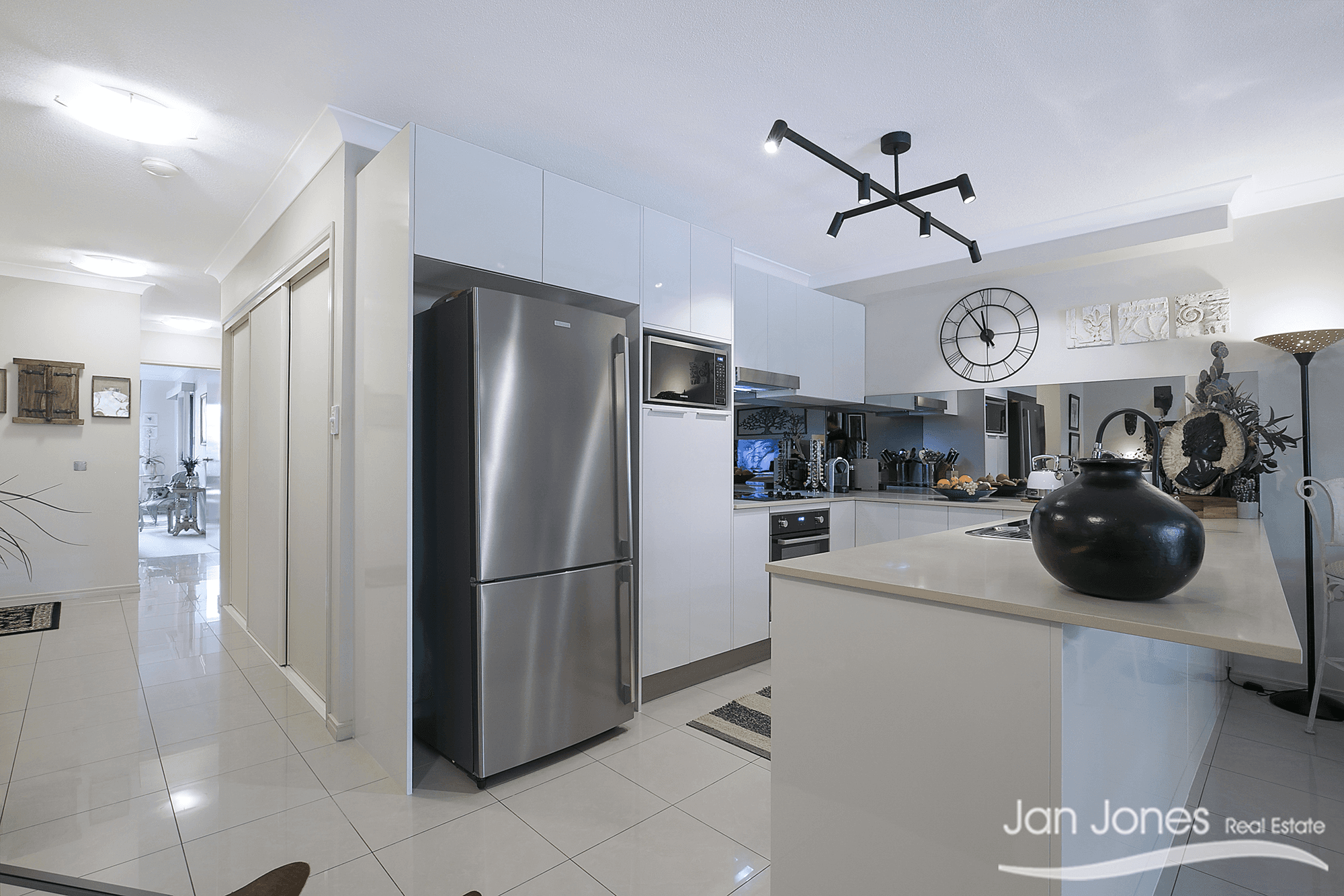 Unit 2/105 Mein St, Scarborough, QLD 4020