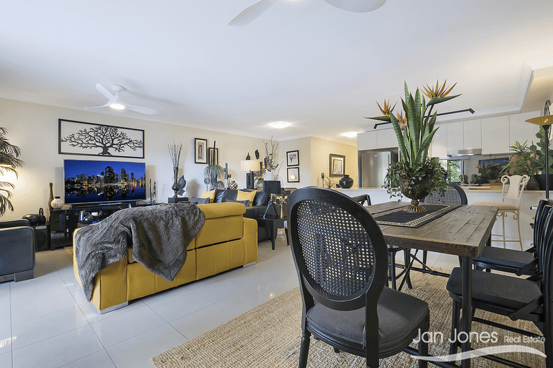 Unit 2/105 Mein St, Scarborough, QLD 4020