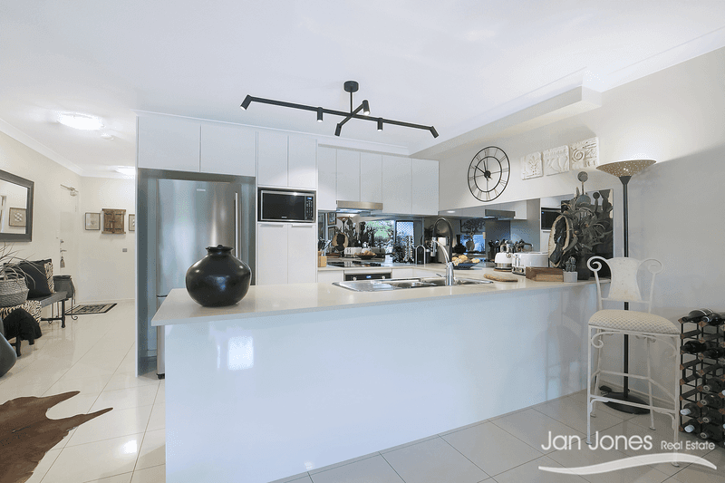 Unit 2/105 Mein St, Scarborough, QLD 4020