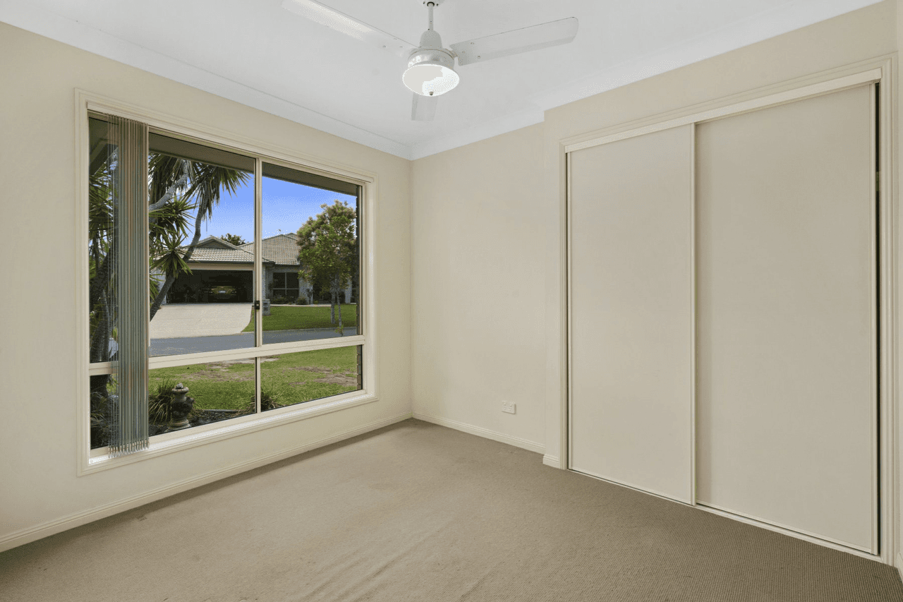 9 Biggera Court, SANDSTONE POINT, QLD 4511