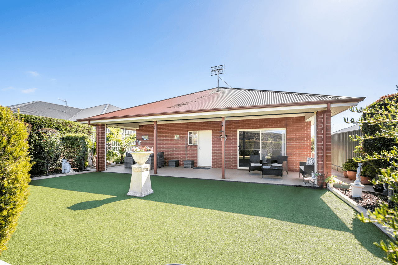 92 Wishart Crescent, ENCOUNTER BAY, SA 5211