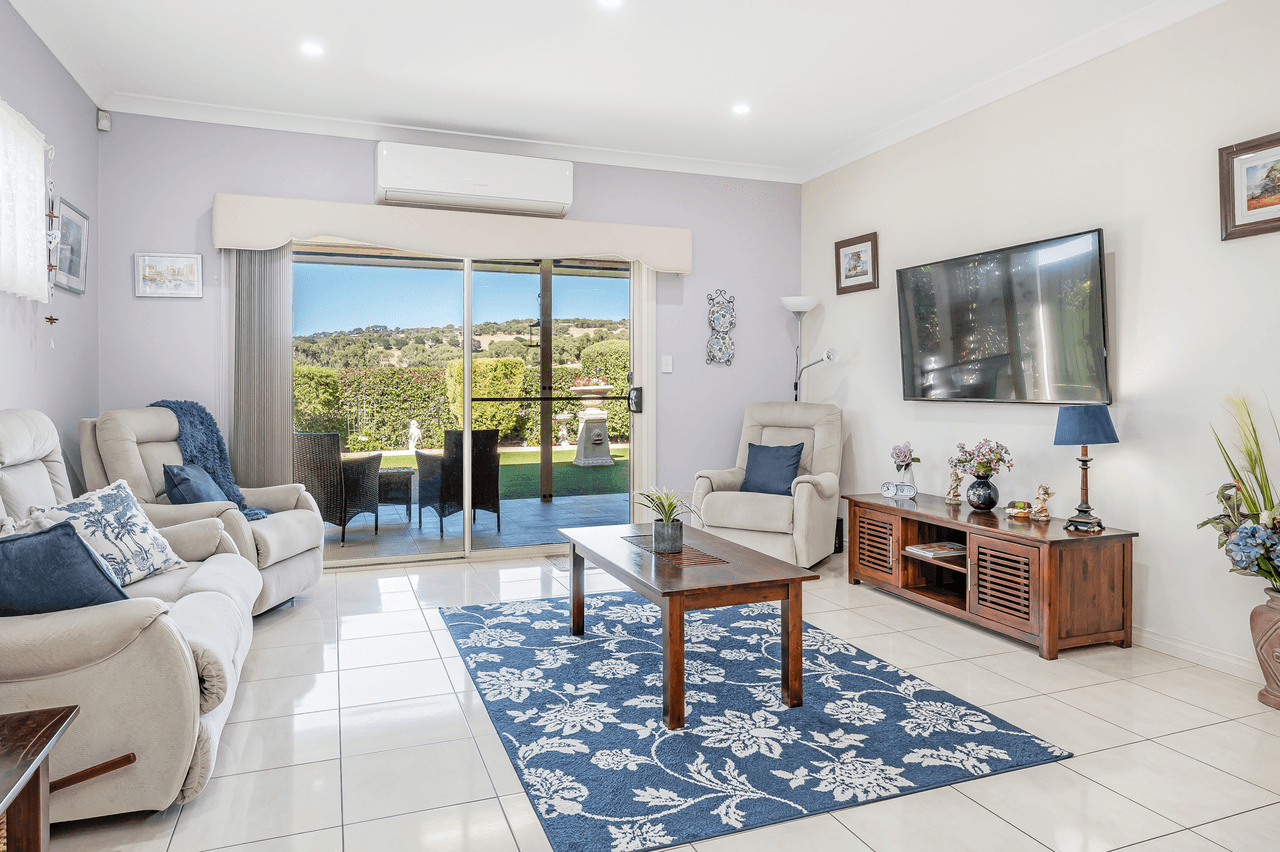 92 Wishart Crescent, ENCOUNTER BAY, SA 5211