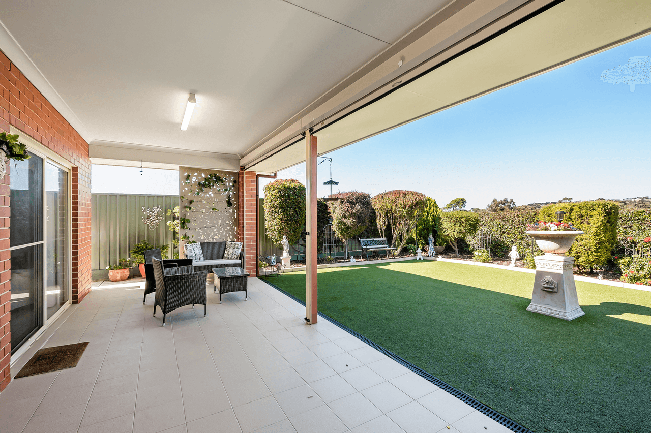 92 Wishart Crescent, ENCOUNTER BAY, SA 5211