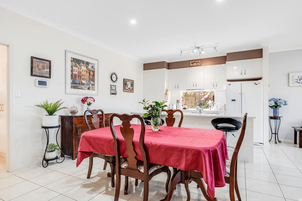 92 Wishart Crescent, ENCOUNTER BAY, SA 5211