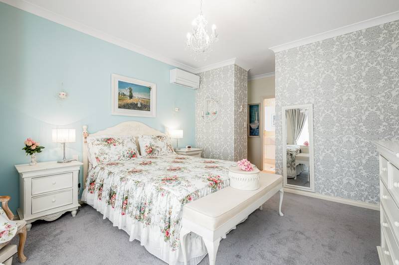 92 Wishart Crescent, ENCOUNTER BAY, SA 5211