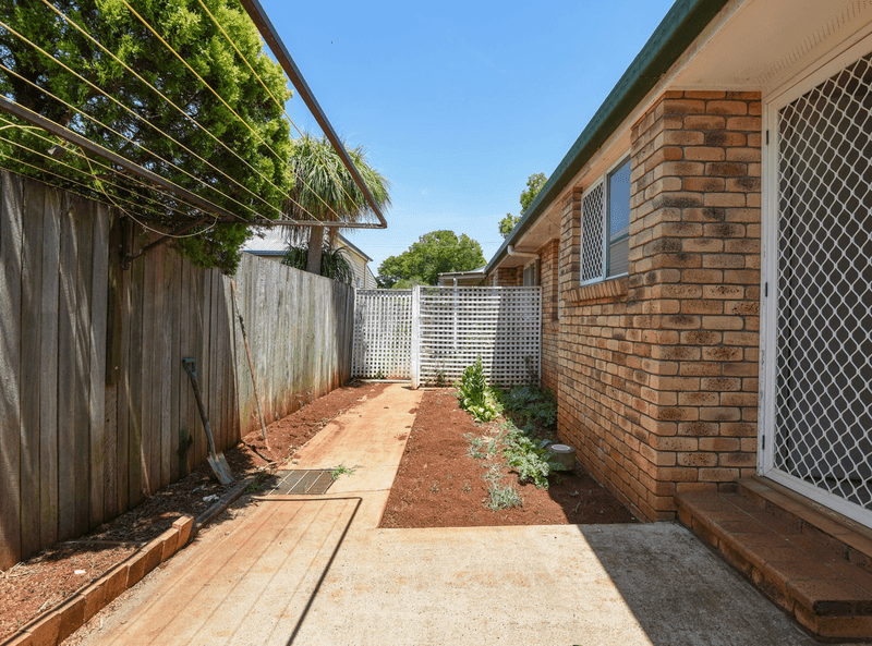 2/26 Clairmont Street, Newtown, QLD 4350