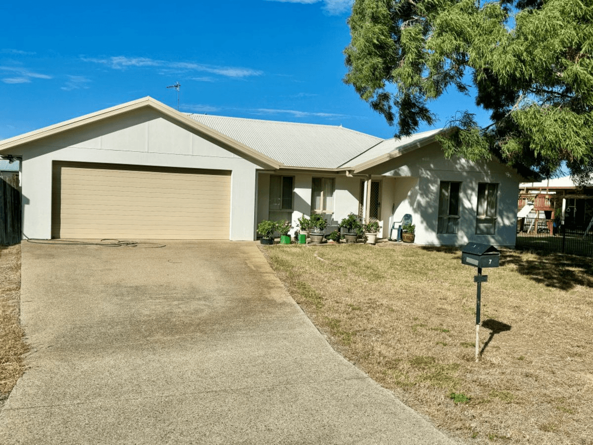 7 Oak crescent, BOWEN, QLD 4805