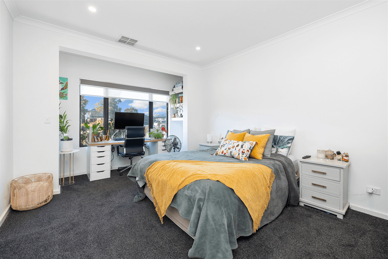 34 Denmark Loop, SOUTH GUILDFORD, WA 6055