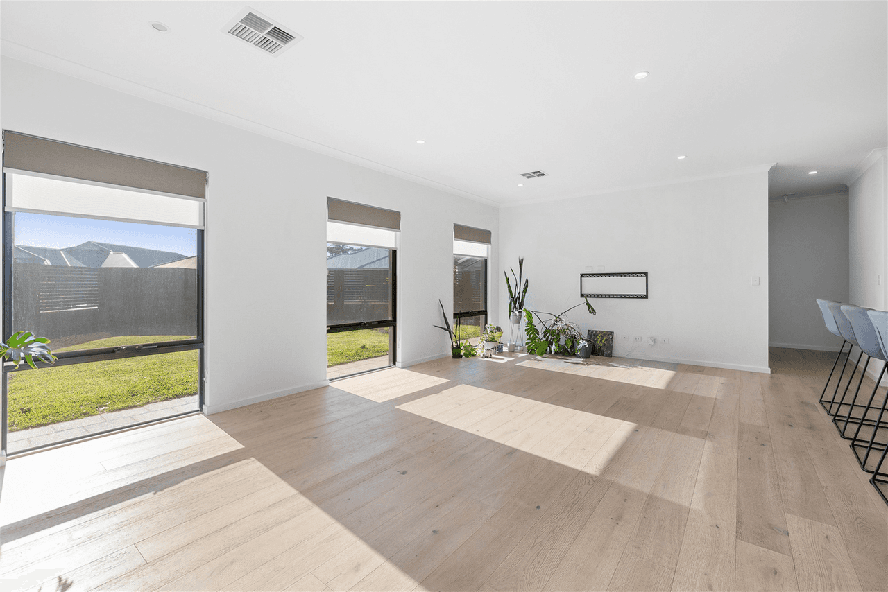 34 Denmark Loop, SOUTH GUILDFORD, WA 6055