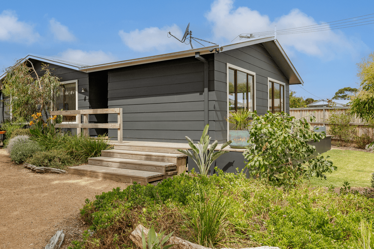 25 Pine Avenue, COWES, VIC 3922