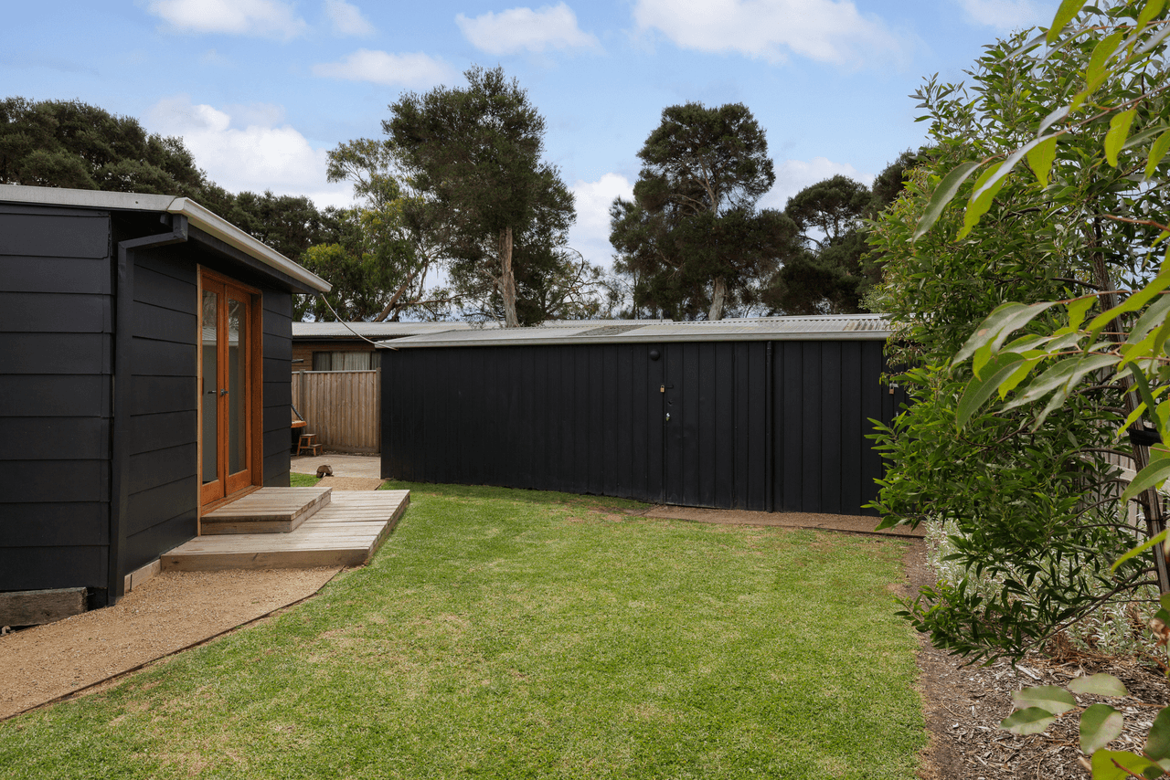 25 Pine Avenue, COWES, VIC 3922