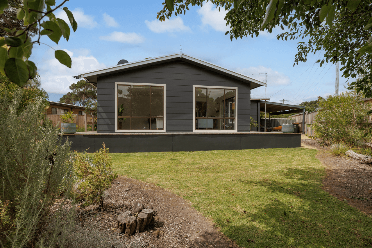 25 Pine Avenue, COWES, VIC 3922