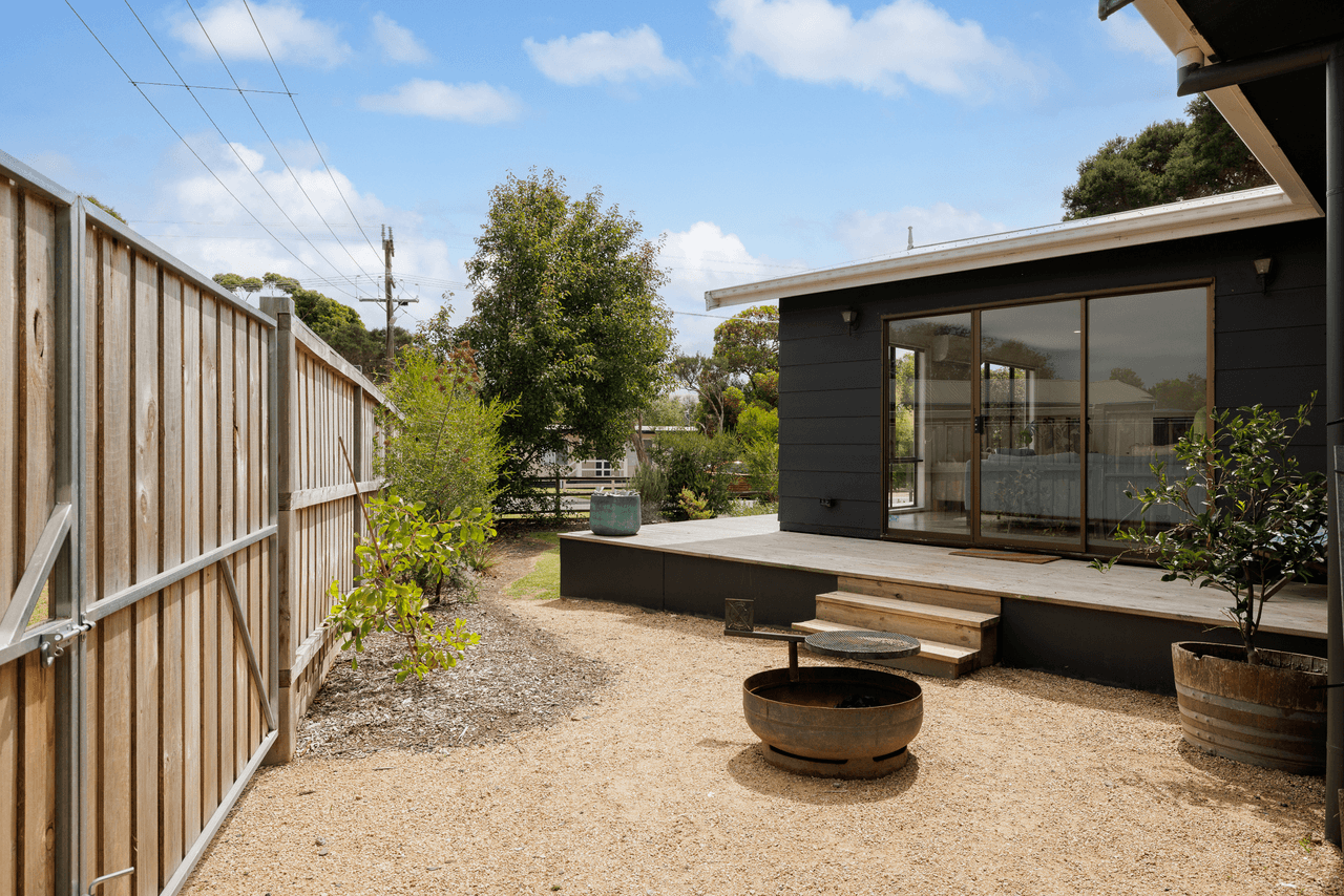 25 Pine Avenue, COWES, VIC 3922