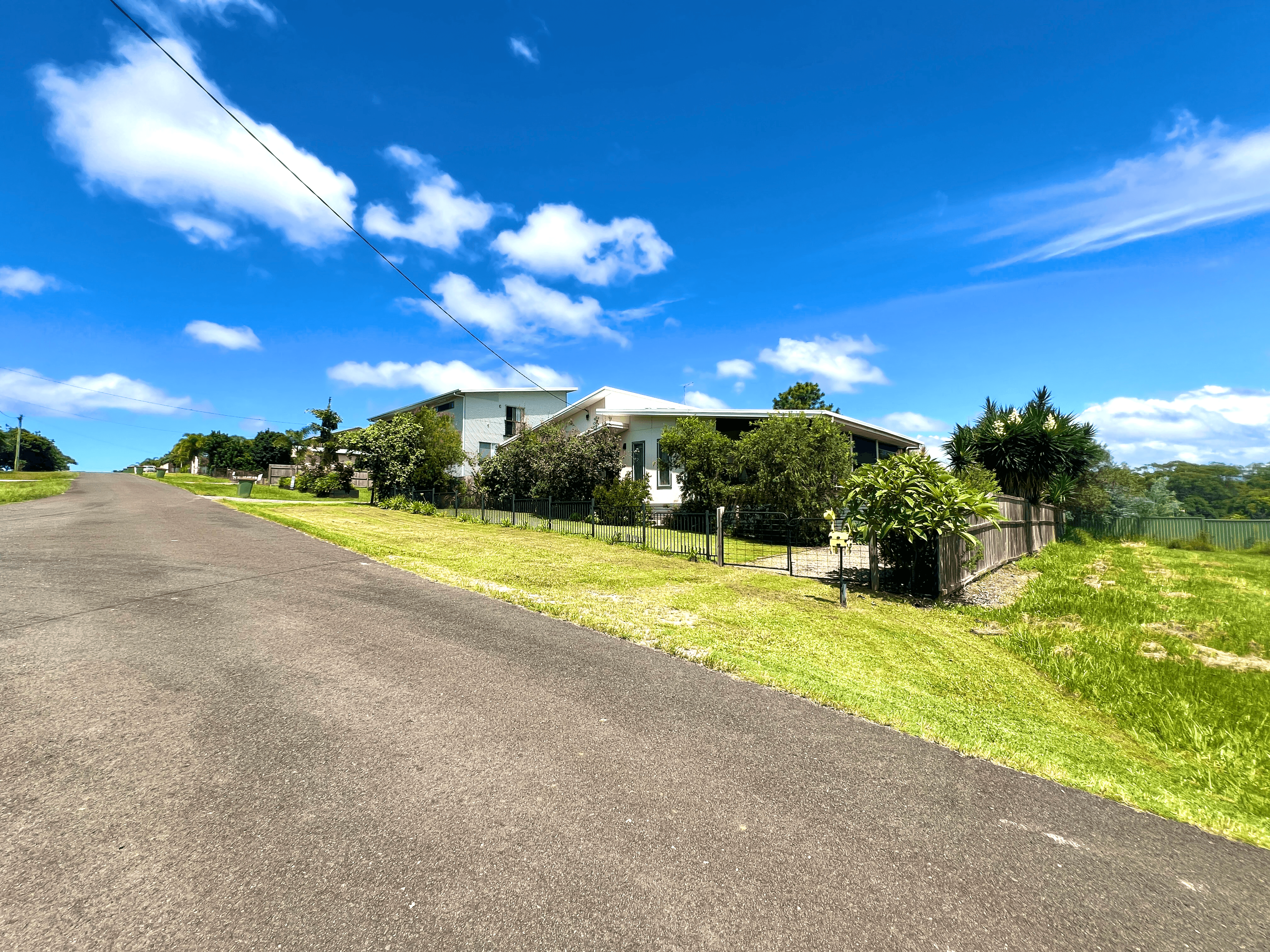 28 HIGHLAND STREET, RUSSELL ISLAND, QLD 4184