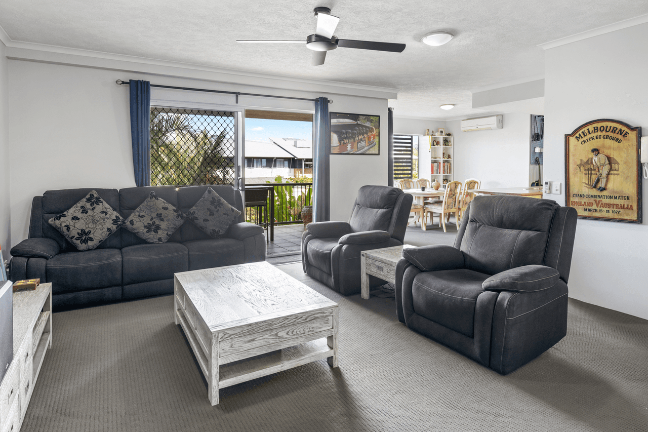 8/4 Proud Street, LABRADOR, QLD 4215