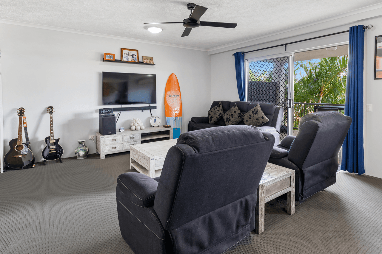 8/4 Proud Street, LABRADOR, QLD 4215