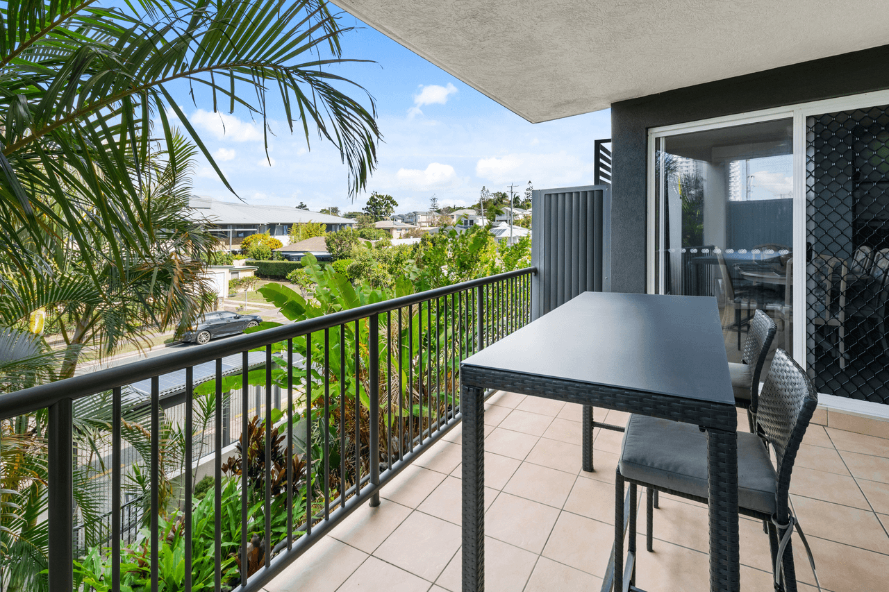 8/4 Proud Street, LABRADOR, QLD 4215