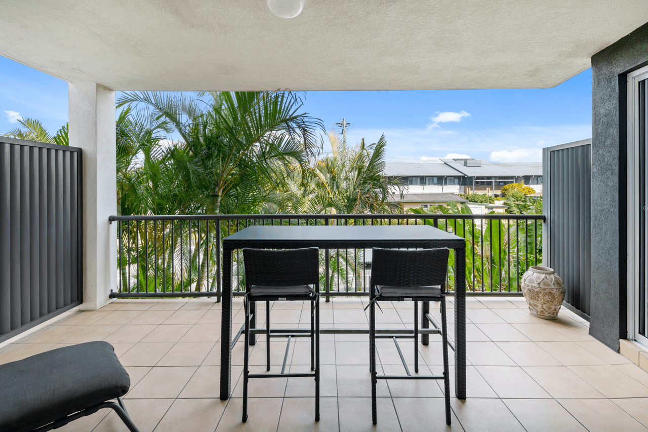 8/4 Proud Street, LABRADOR, QLD 4215