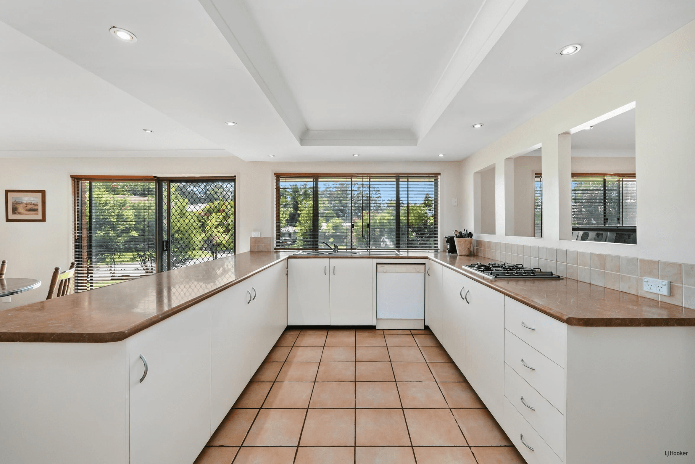 10 Bronhill Street, Currumbin Waters, QLD 4223