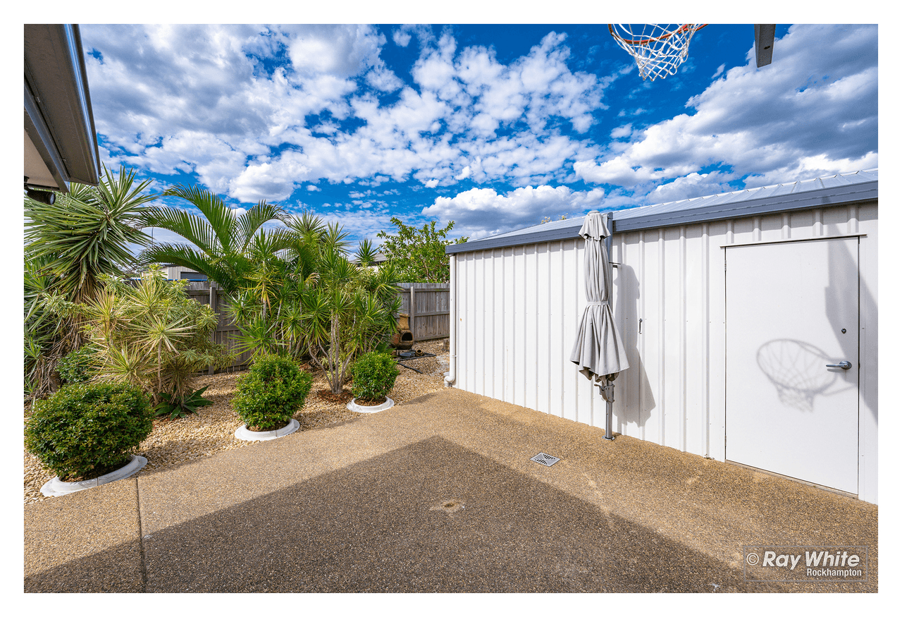 12 Mistletoe Avenue, NORMAN GARDENS, QLD 4701