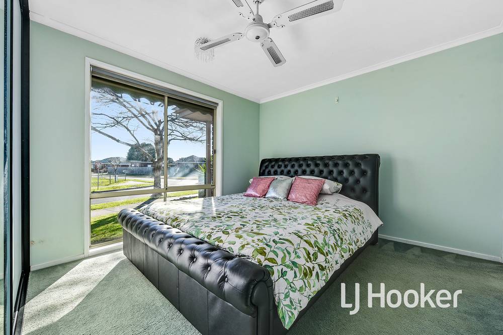 1/4 Edinborough Street, HALLAM, VIC 3803