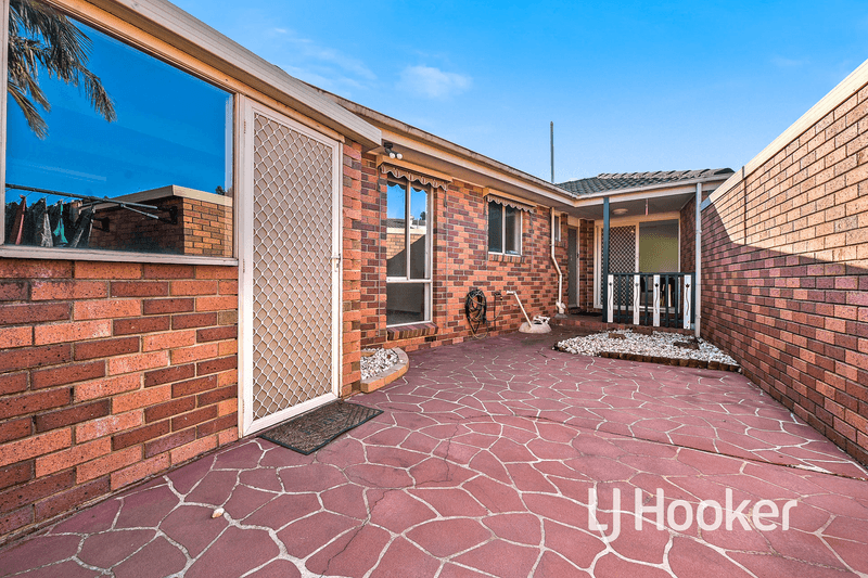 1/4 Edinborough Street, HALLAM, VIC 3803