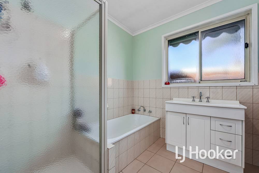 1/4 Edinborough Street, HALLAM, VIC 3803