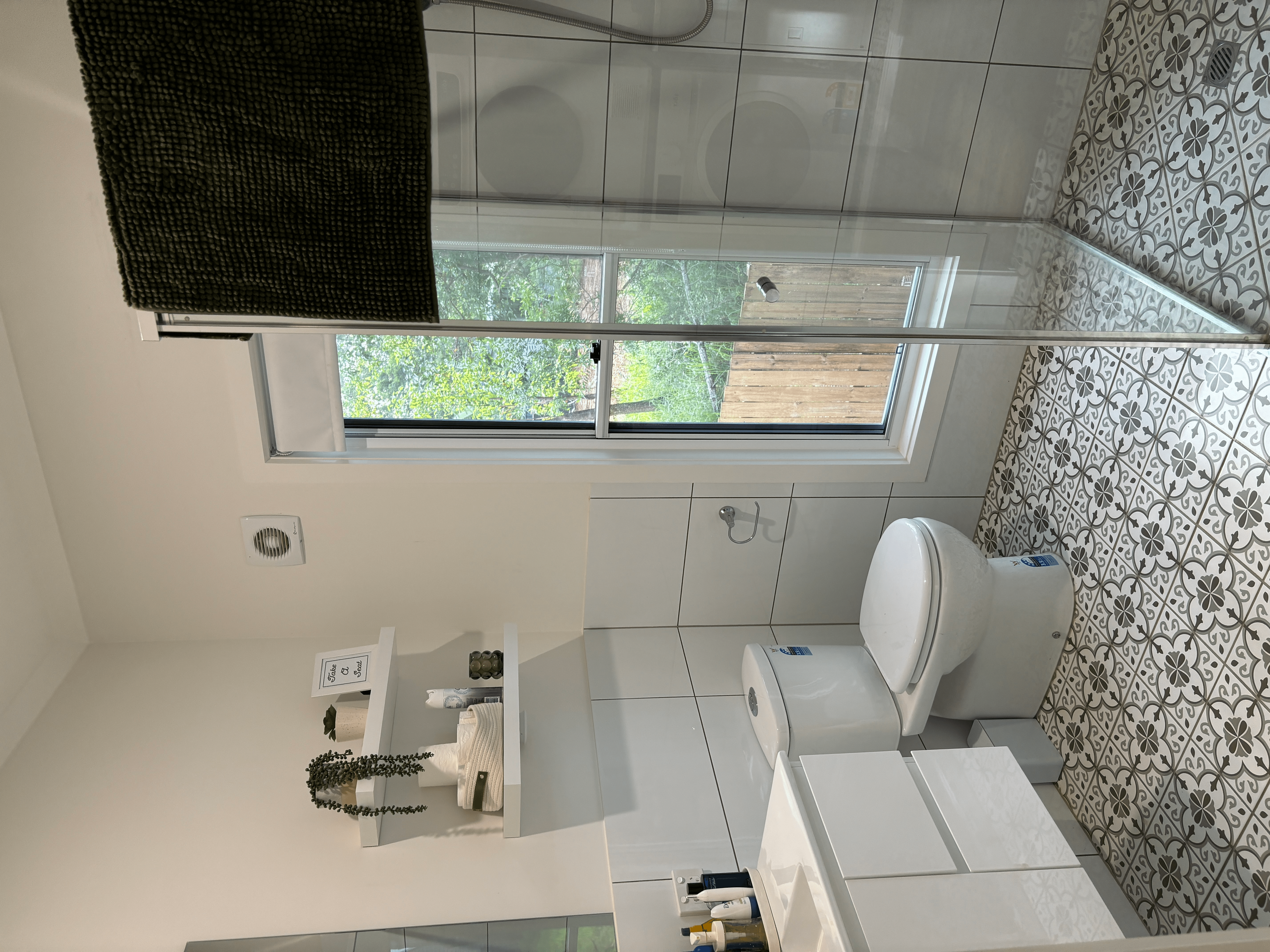 28 BASKET BEACH ROAD, RUSSELL ISLAND, QLD 4184