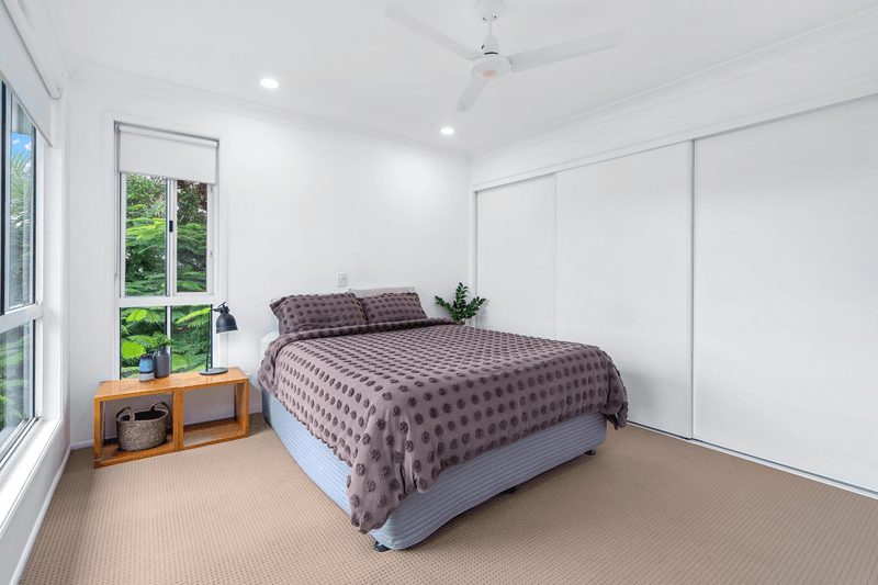 4 Correa Court, ELANORA, QLD 4221