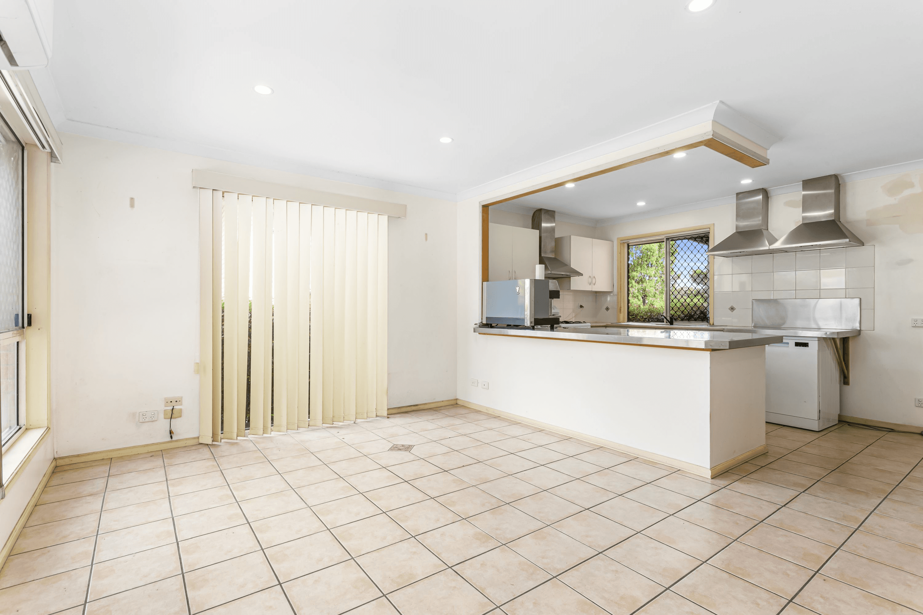 27 Blackall Street, THE RANGE, QLD 4700