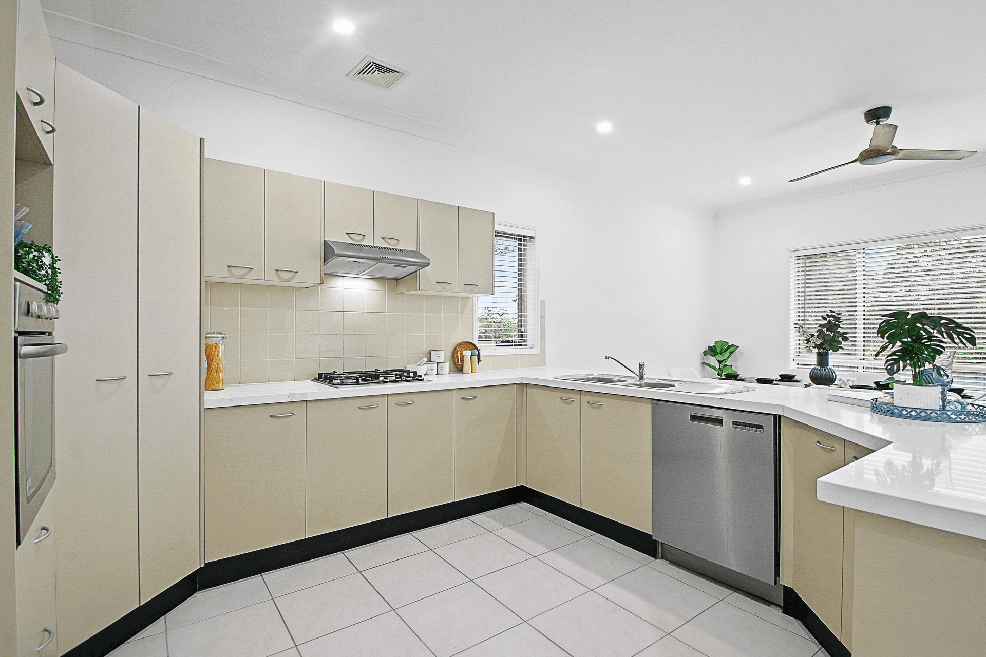 16 Leeds Street, Stanhope Gardens, NSW 2768