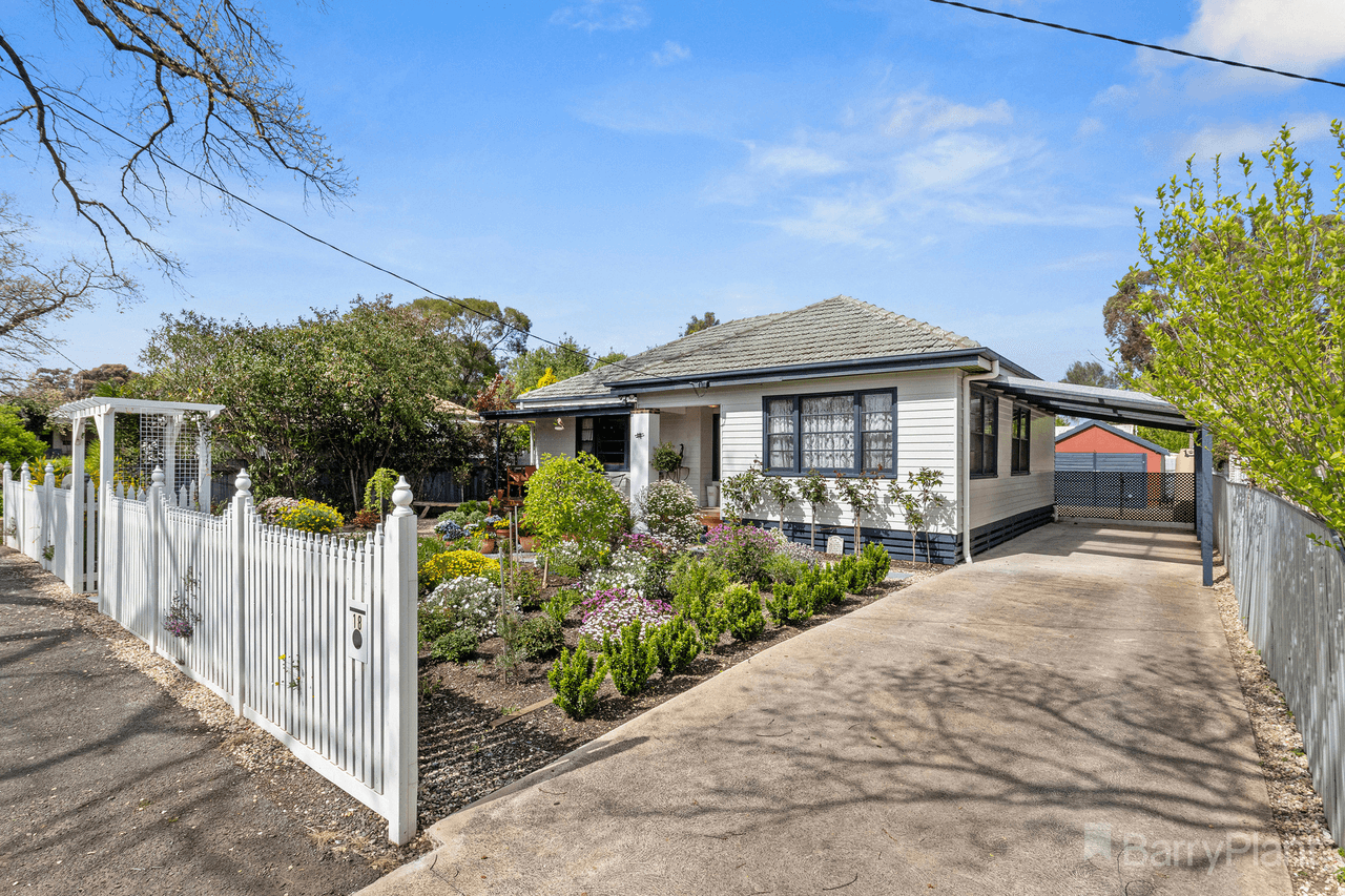 18 Poplar Street, Golden Square, VIC 3555