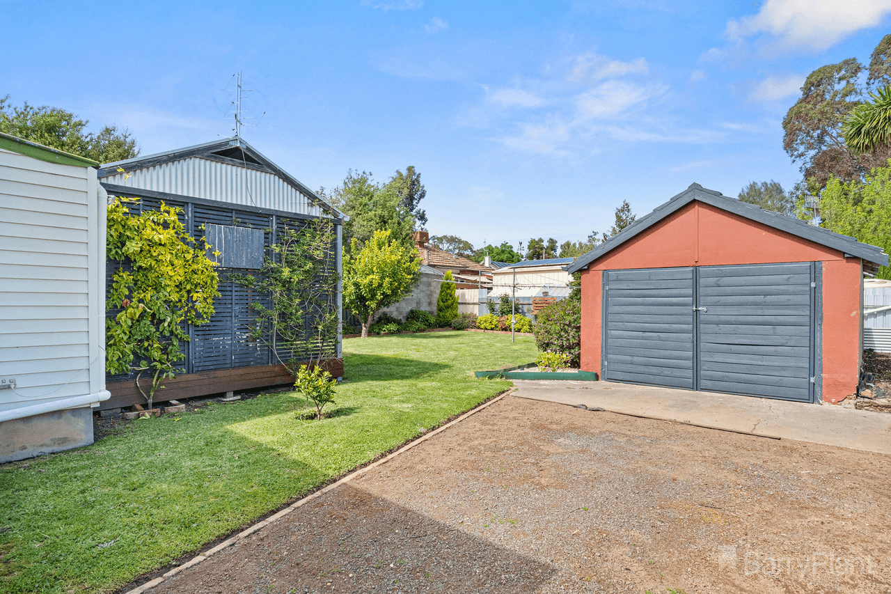 18 Poplar Street, Golden Square, VIC 3555