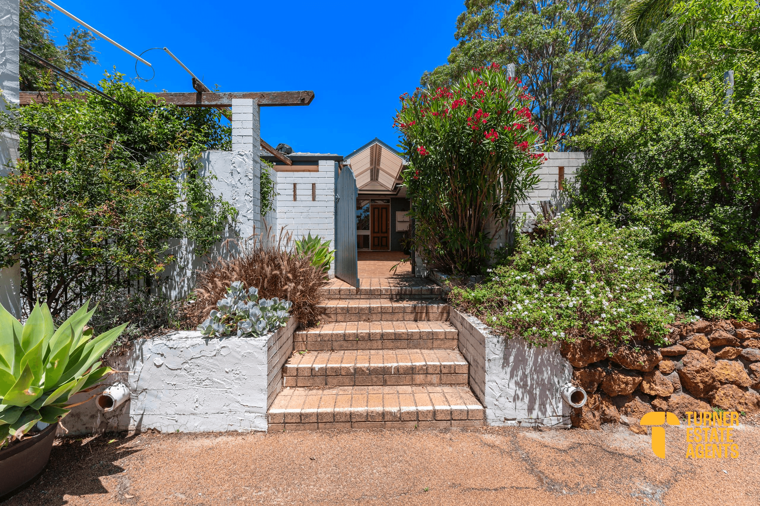 15 Bolt Court, LESMURDIE, WA 6076