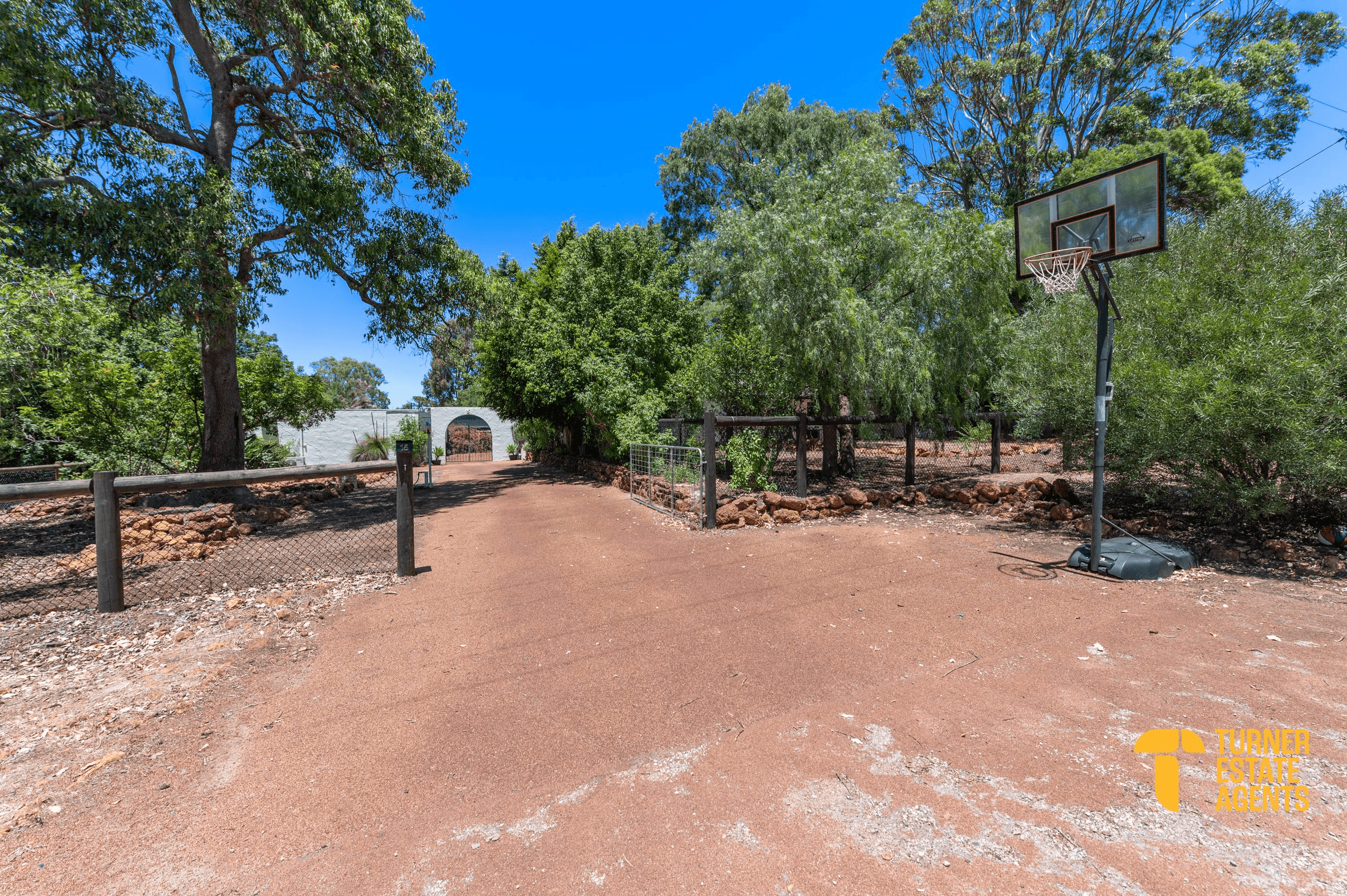 15 Bolt Court, LESMURDIE, WA 6076