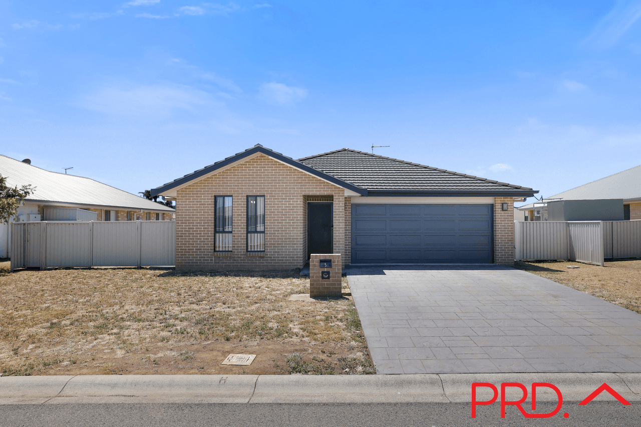 5 Carnegie Place, TAMWORTH, NSW 2340