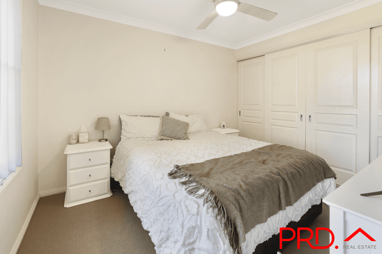 5 Carnegie Place, TAMWORTH, NSW 2340