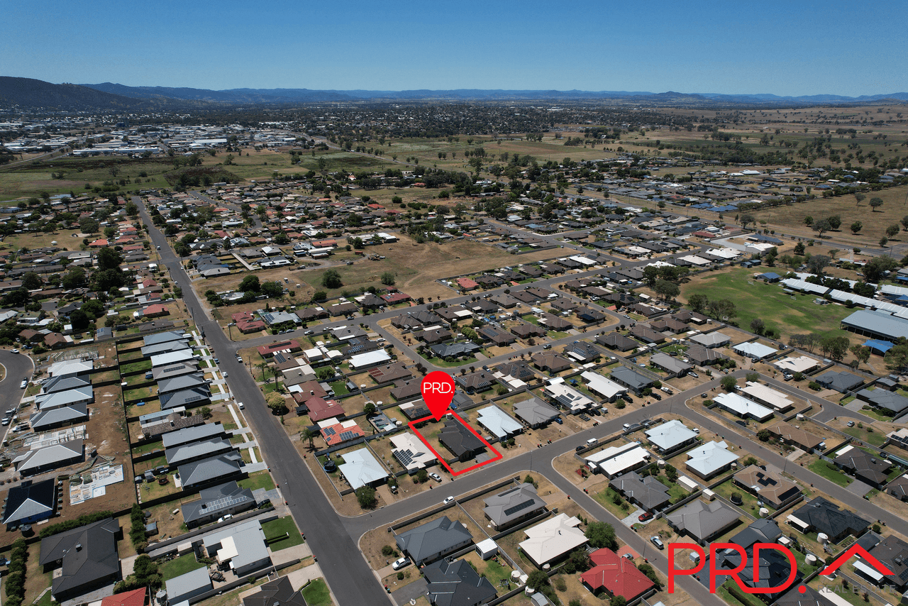 5 Carnegie Place, TAMWORTH, NSW 2340