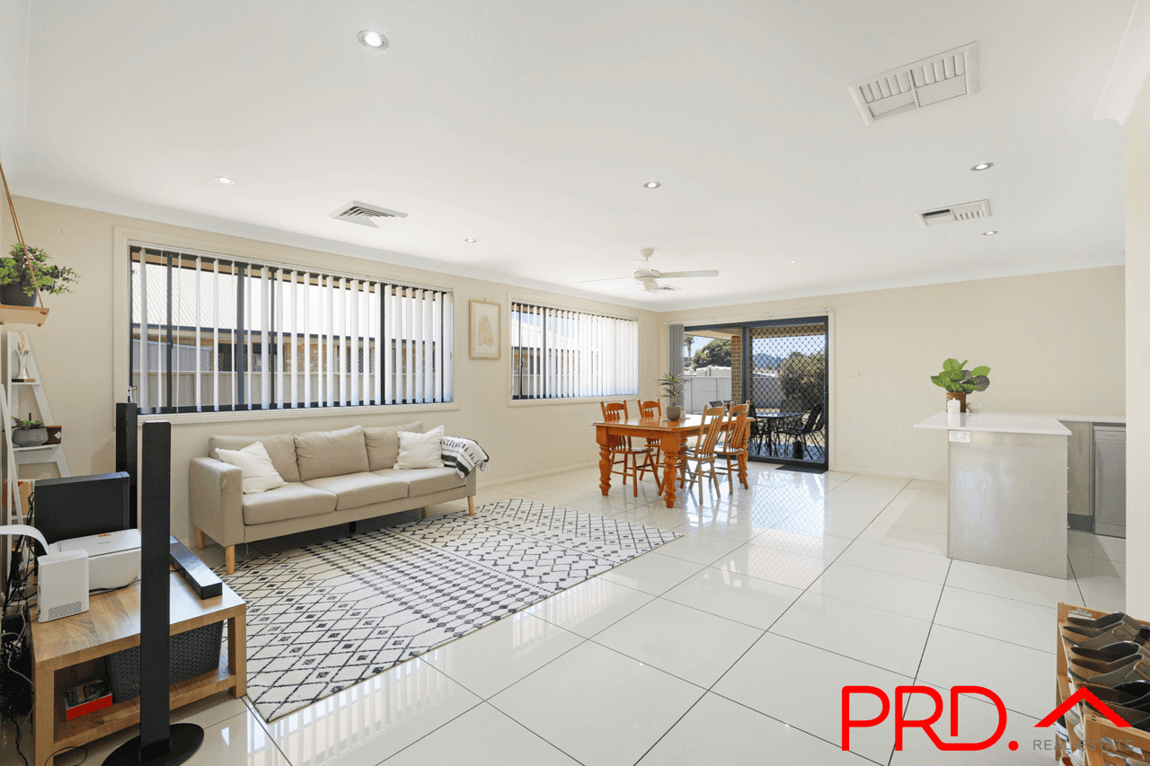 5 Carnegie Place, TAMWORTH, NSW 2340