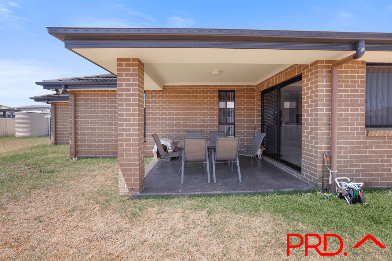 5 Carnegie Place, TAMWORTH, NSW 2340