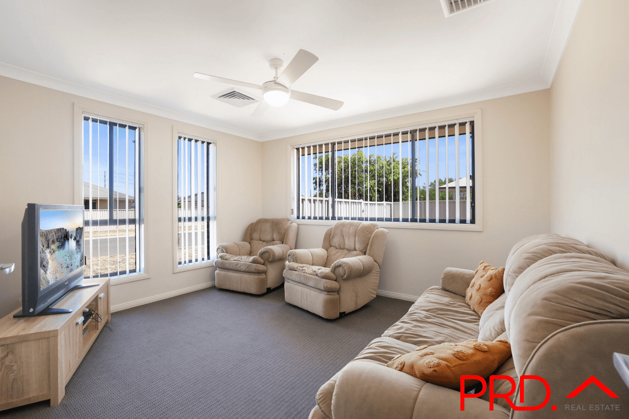 5 Carnegie Place, TAMWORTH, NSW 2340