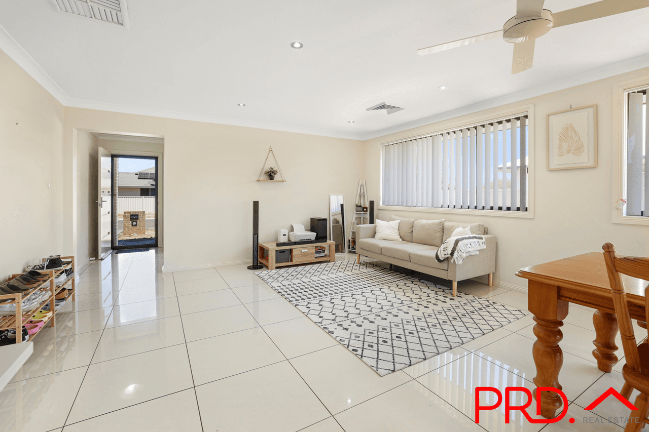 5 Carnegie Place, TAMWORTH, NSW 2340