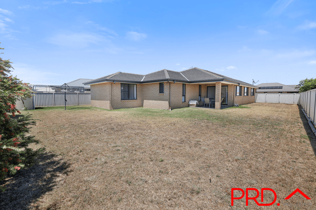 5 Carnegie Place, TAMWORTH, NSW 2340