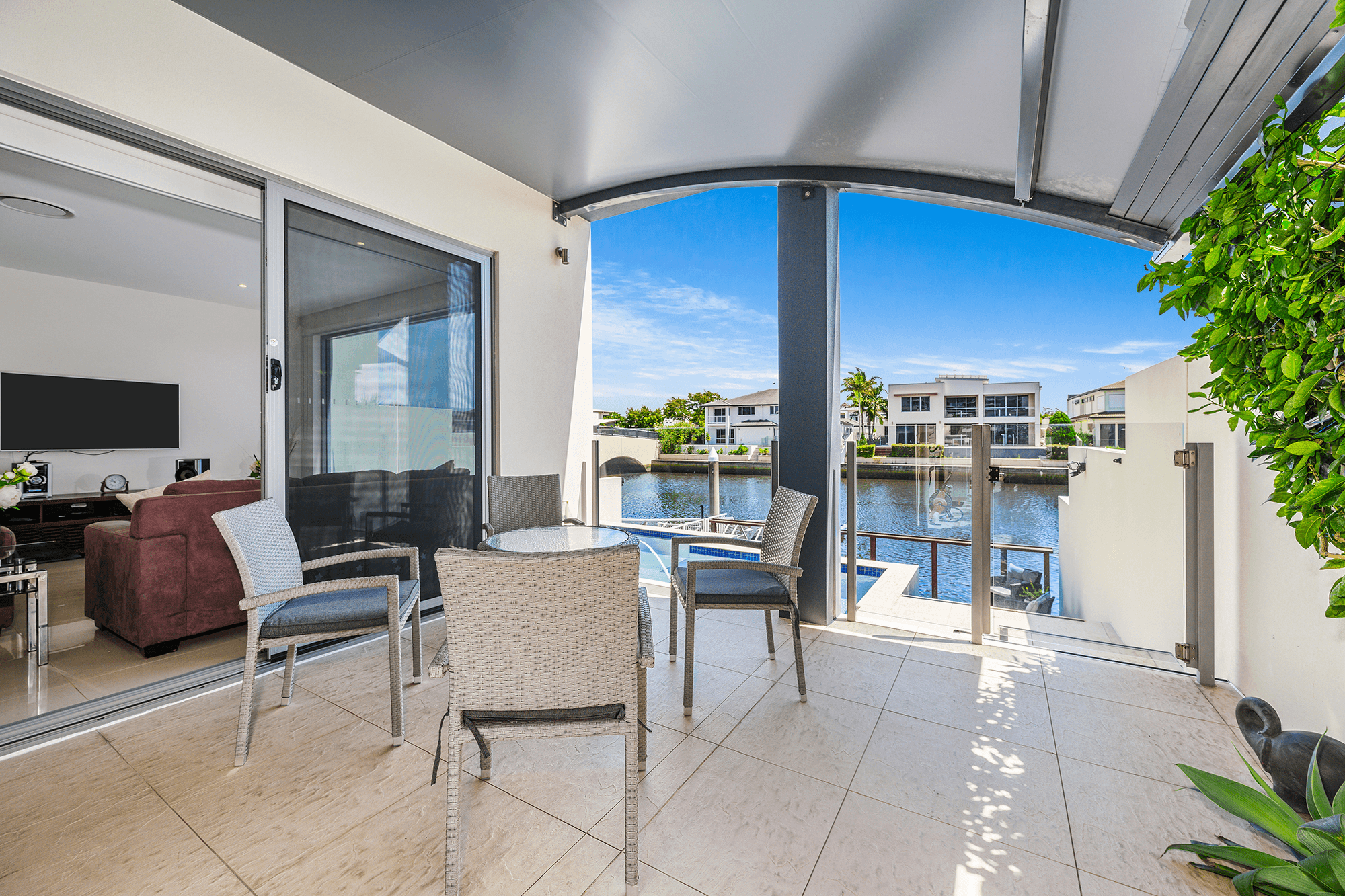 2/11 South Quay Drive, BIGGERA WATERS, QLD 4216