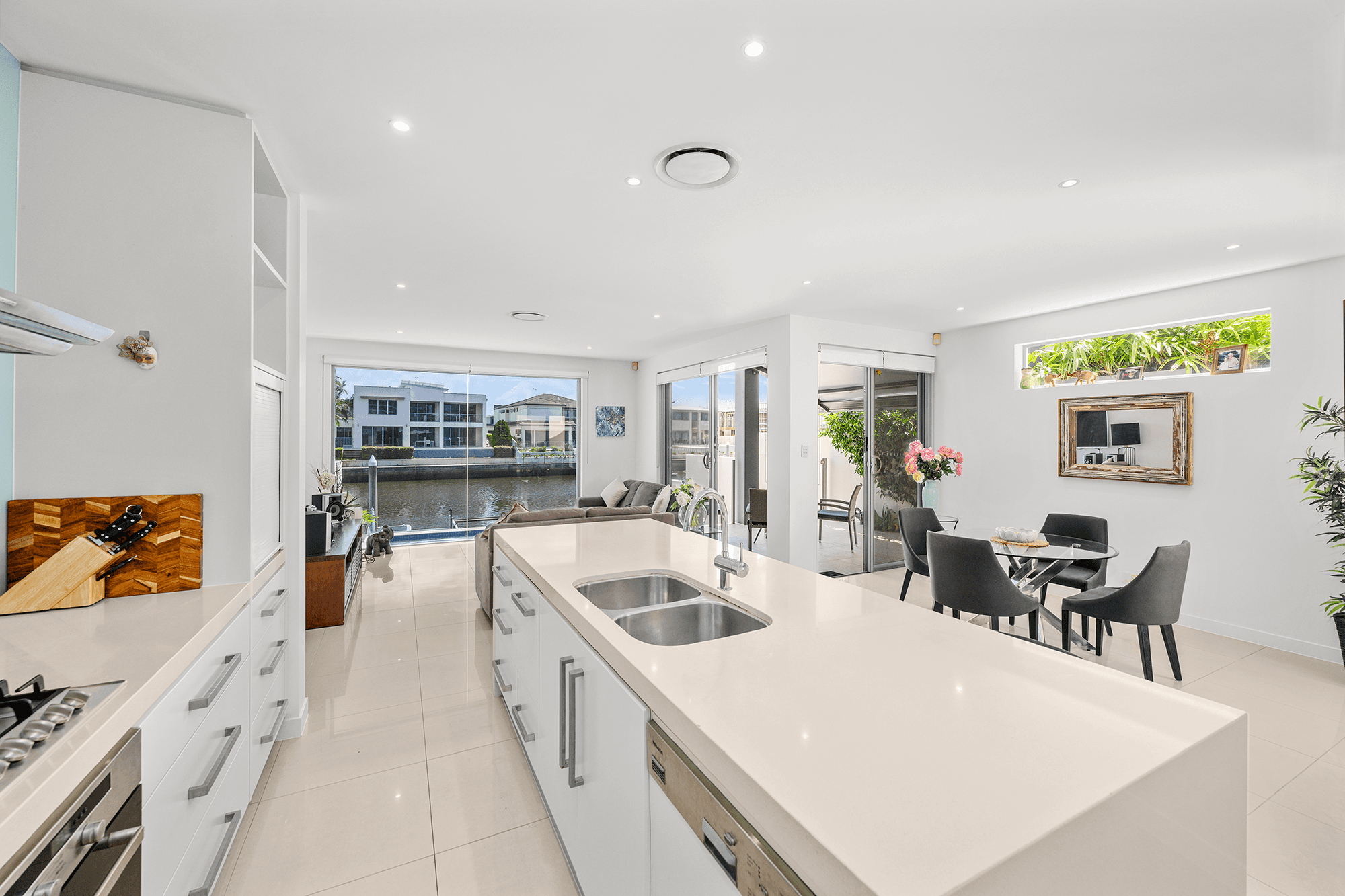 2/11 South Quay Drive, BIGGERA WATERS, QLD 4216